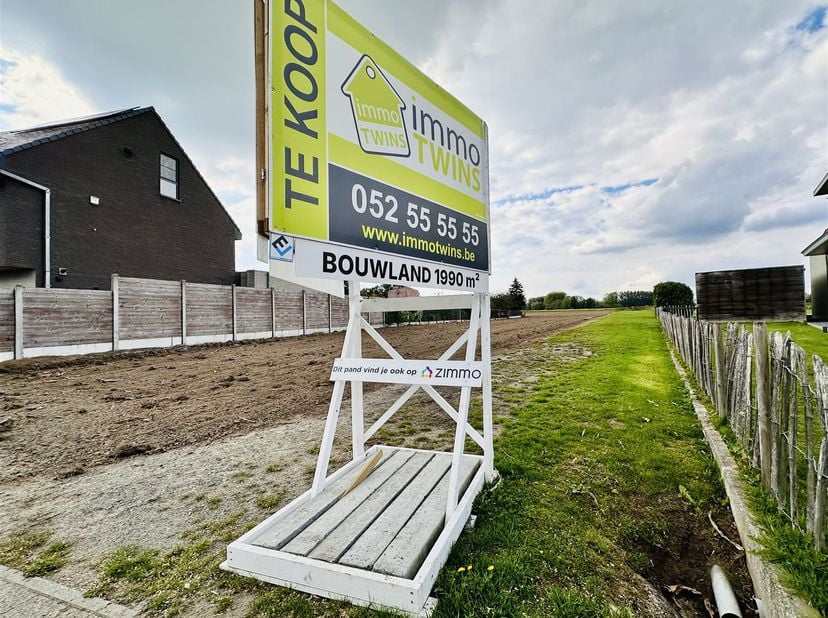 Bouwland van 1.990 m² te Denderbelle<br />
In een rustige en groene omgeving te Denderbelle vinden we dit bouwland met een totale oppervlakte van 1.9
