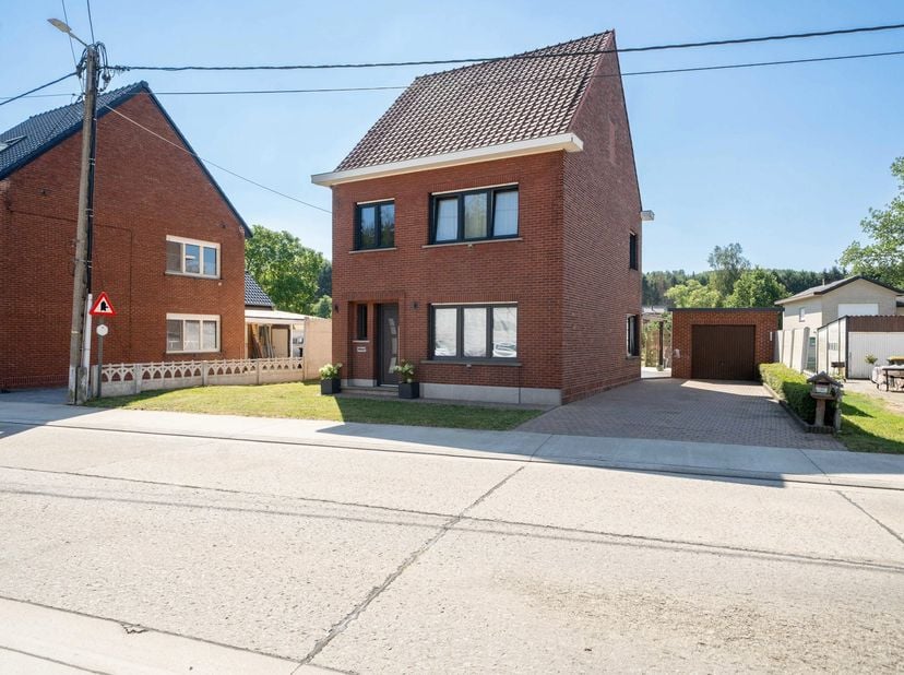 Op een boogscheut van het centrum van Aarschot, in een aangename en groene omgeving, bevindt zich deze volledig gerenoveerde woning. Hier geniet u van