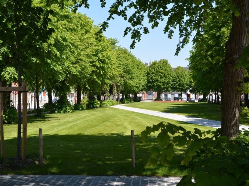 TOPLOCATIE IN DRONGEN! BIEDEN VANAF 250.000 EUR !<br />
Wilt u uw handelszaak vestigen op een plek met karakter, uitstraling en natuurlijke passage? O