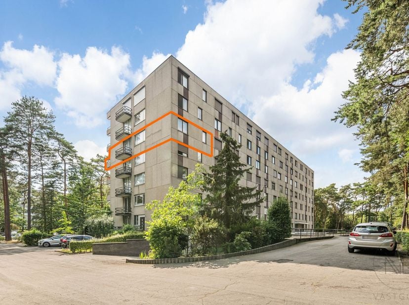 Dit appartement ligt op de vierde verdieping van residentie Kievit, net buiten het centrum van Genk.&amp;nbsp; &amp;nbsp;<br />
De residentie ligt op wandelaf