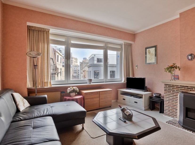 STARTPRIJS. Laat je verrassen door dit ZONOVERGOTEN appartement (2°V) met 1 SLAAPKAMER op een FANTASTISCHE LOCATIE vlakbij de zee, winkels, openbaar v