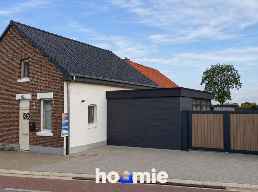 INSTAPKLARE GEZINSWONING MET 2 SLAAPKAMERS EN EXTRA SLAAPRUIMTE OP 12 ARE TE ROTEM!<br />
<br />
Deze authentieke woning werd doorheen de jaren grondi