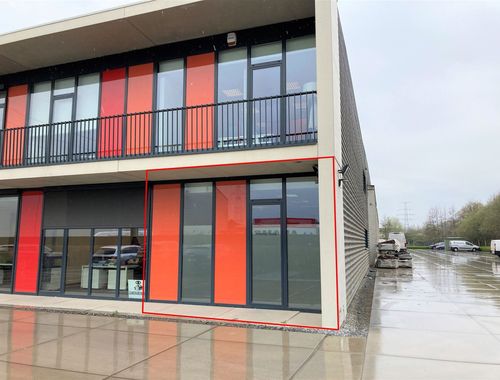                                         Espace de bureaux à louer à Massenhoven, € 645
