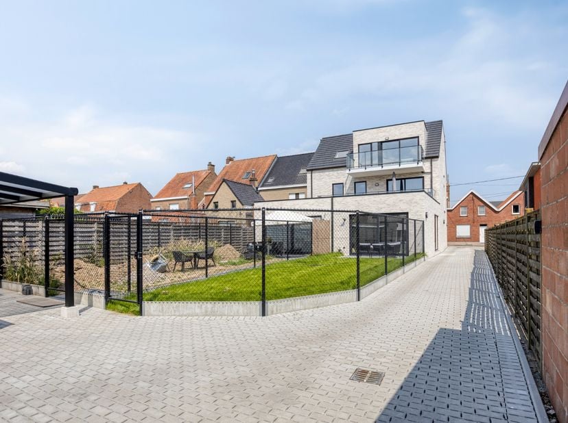 Laatste garage te koop in Residentie Christine – Staden<br />
<br />
De garage bevindt zich achteraan Residentie Christine, een kleinschalige nieuwbou