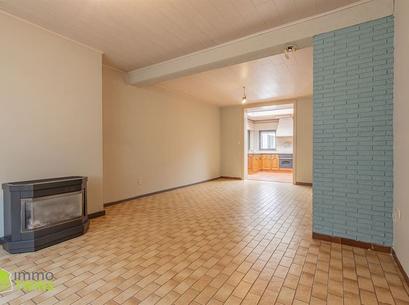 Leuke starters- gezinswoning met 3 slaapkamers, garage voor 3 auto's en gezellige tuin nabij centrum Appels<br />
Bent u op zoek naar een degelijk geb