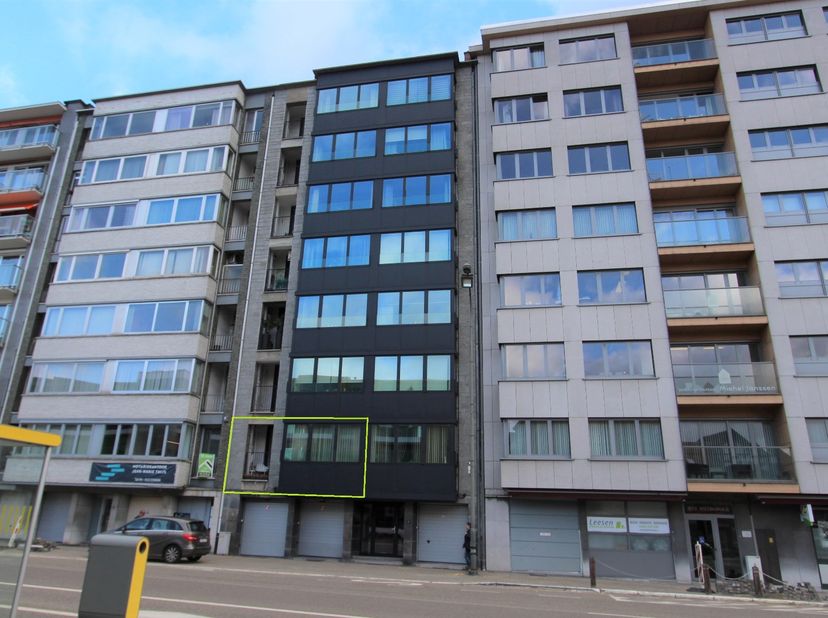 Dit appartement is gelegen op de eerste verdieping, in het stadscentrum en dichtbij het station.<br />
Het appartement werd recent volledig gerenoveer