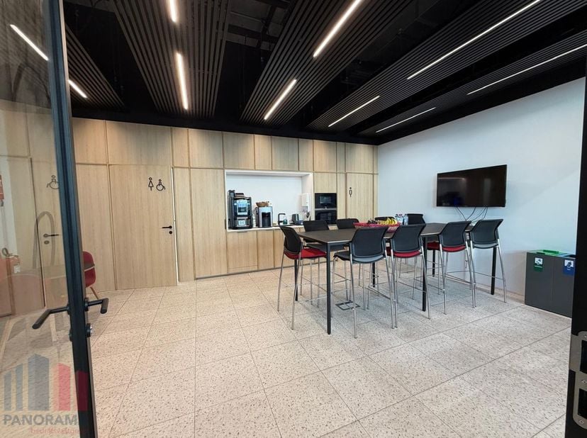 Nieuwbouw kantoren/polyvalente ruimtes met een totale oppervlakte van 395 m² te Strombeek-Bever.<br />
Strombeek Business Park is strategisch gelegen