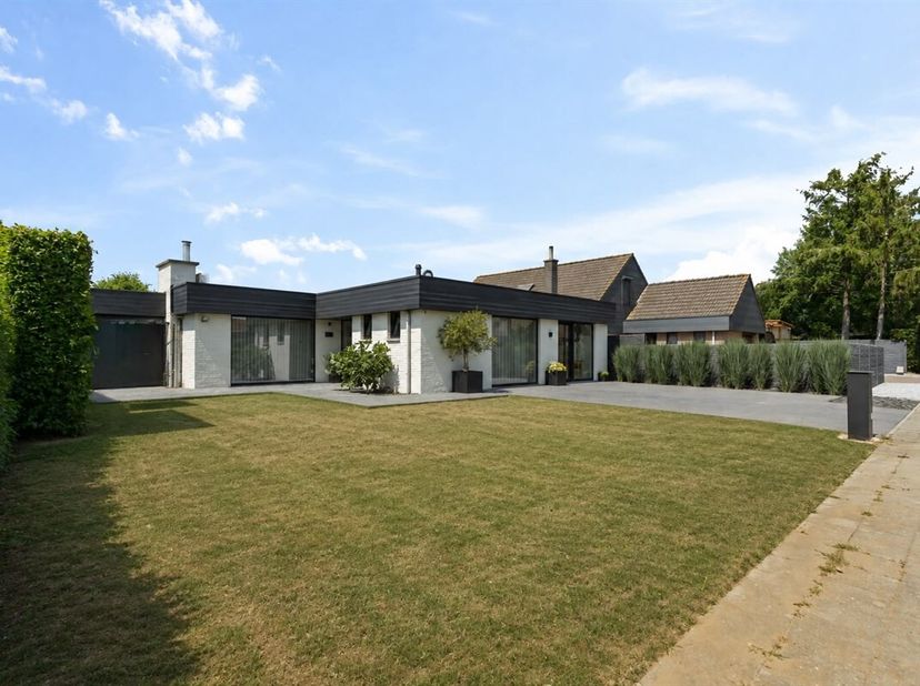 Bien professionnel à vendre
                    à 9290 Overmere