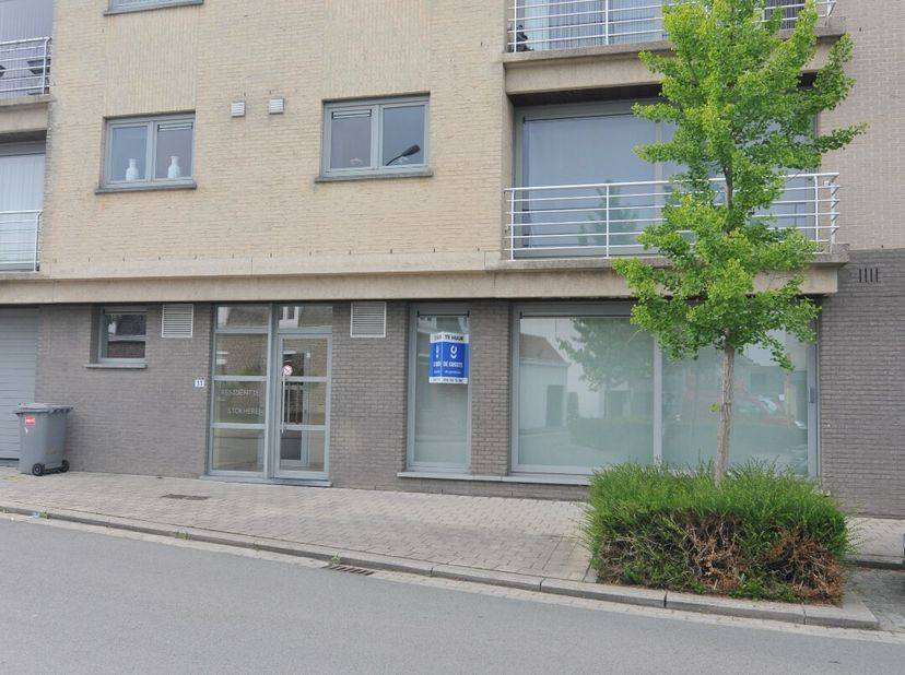 Cet appartement combine espace (± 120 m²), confort et fonctionnalité.<br />
Il est idéalement situé en plein centre, à distance de marche des écoles e