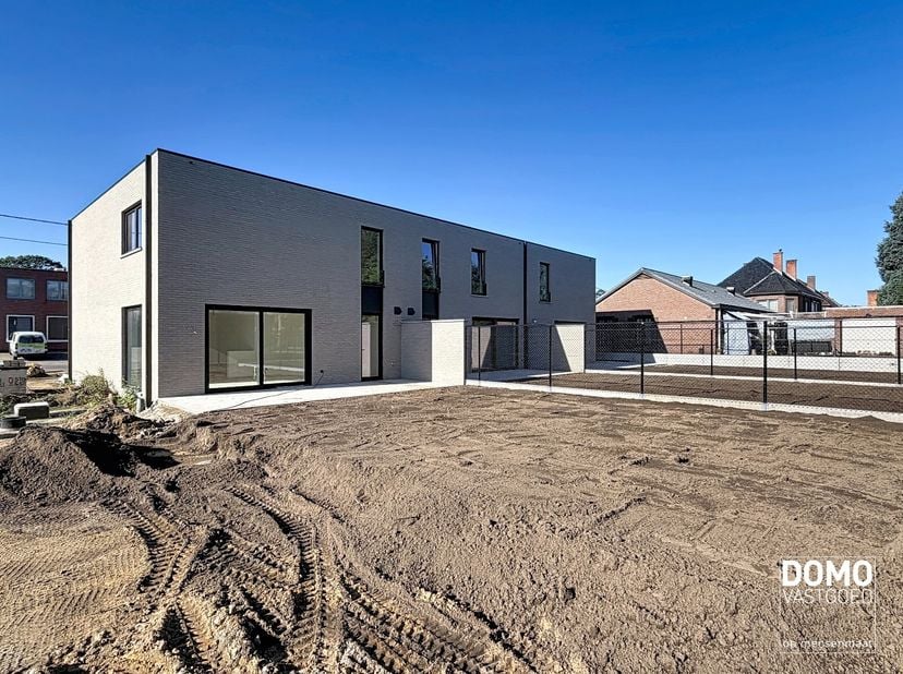 Huis te koop in Molenstraat 12,
                    3510 Spalbeek