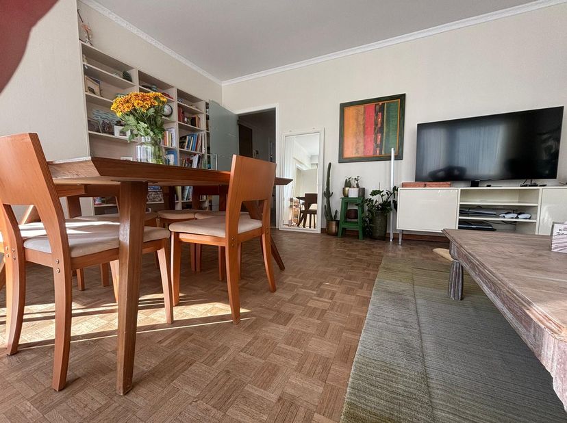 Ruim en lichtrijk appartement te koop in hartje Genk<br />
<br />
Op zoek naar een comfortabel appartement met een uitstekende ligging? Dan is dit ru