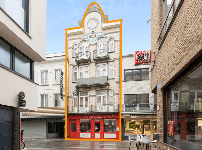 <br />
Deze rendabele vastgoedinvestering is gelegen in het pittoreske Blankenberge aan de kust. Het pand onderging een volledige renovatie in 1996 en