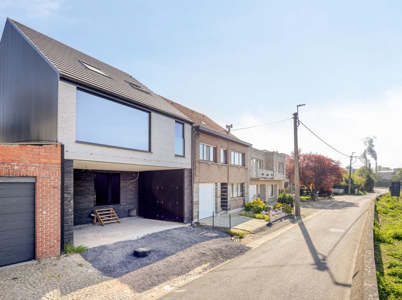Bent u op zoek naar een moderne woning die u volledig naar eigen smaak kan afwerken? Dan is deze casco nieuwbouwwoning precies wat u zoekt! Gelegen op