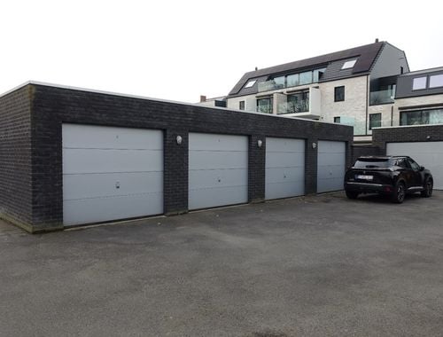                                         Garage à vendre à Sint-Andries, € 42.500

