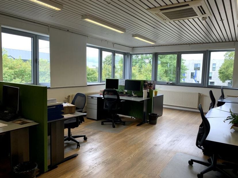 Strategisch gelegen kantoren en polyvalente ruimtes in Mechelen-Noord C1 langs de E19 Brussel-Antwerpen.  <br />
<br />
 Ontdek de ideale locatie voor
