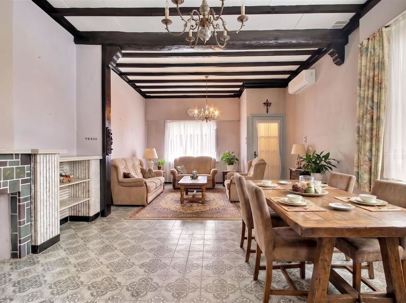 Maison familiale 4 chambres avec garage et jardin Beau potentiel à exploiter