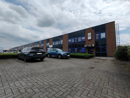                                         Magazijn met bureel te huur in Kontich, € 4.498
