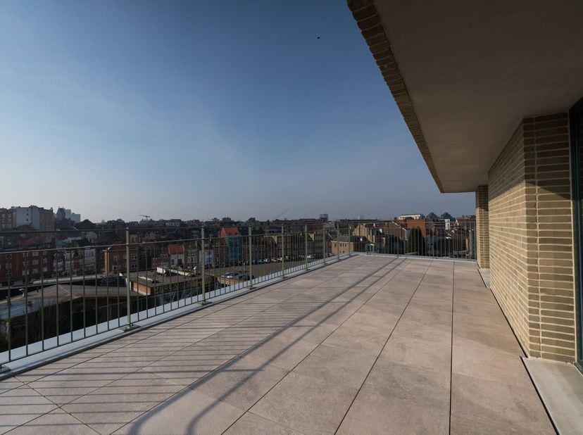 SCHAERBEEK - Eerste bewoning - Ideaal gelegen op een steenworp afstand van Meiser en het openbaar vervoer, en vlakbij de NAVO, prachtig PENTHOUSE van
