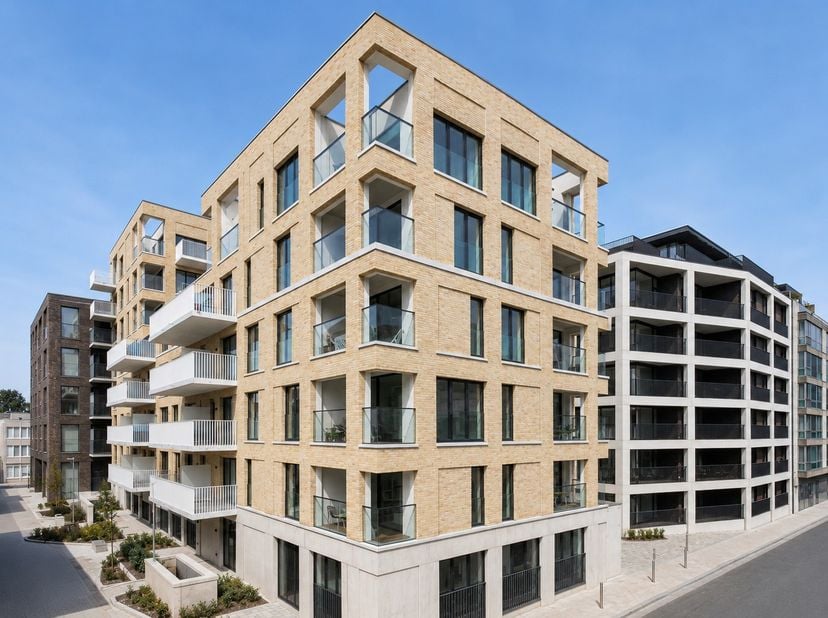 Dit energiezuinige tweekamerappartement met een bewoonbare oppervlakte van 84 m² combineert een aangename indeling met hedendaags wooncomfort en een u