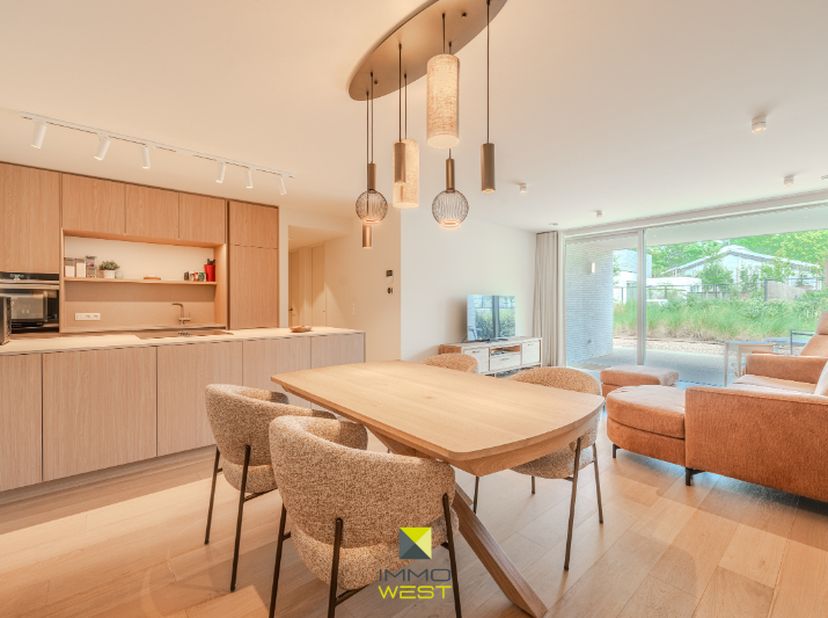 VERKOOPOVEREENKOMST IN OPMAAK<br />
Dit prachtig nieuwbouwappartement is gelegen op de achterzijde van het gebouw waar rust en groen overheersen. Na e