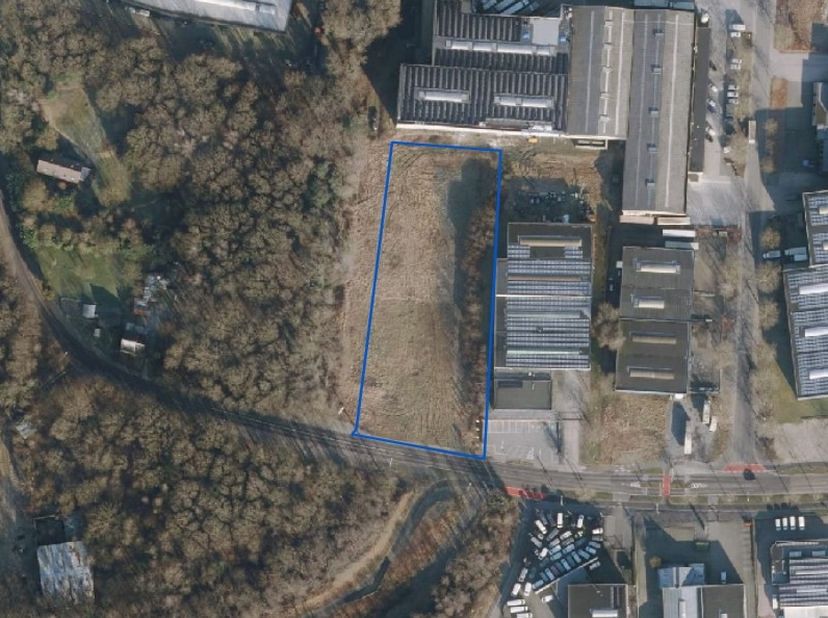 Op dit perceel van 70a62ca, gelegen in het bedrijventerrein Centrum‑Zuid te Houthalen‑Helchteren, biedt zich een unieke ontwikkelingskans aan: de real