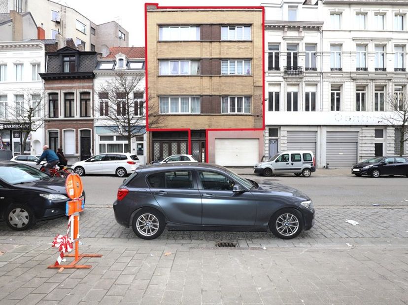Uitstekend gelegen opbrengst- en projectgebouw met 5 appartementen (karakter van 6 units) nabij Sint-Jansplein<br />
Op een toplocatie in een zijstraa