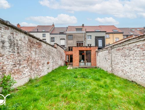                                         Maison à vendre à Sint-Amandsberg, € 345.000
