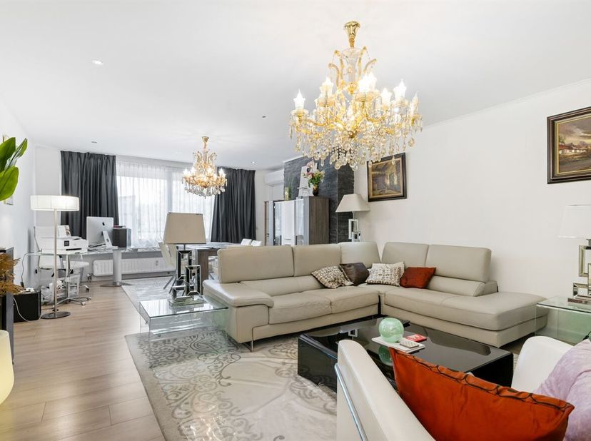 Instapklaar appartement met 3 slaapkamers, terrassen en private autostaanplaats<br />
Dit instapklare appartement met 3 slaapkamers biedt dankzij de r