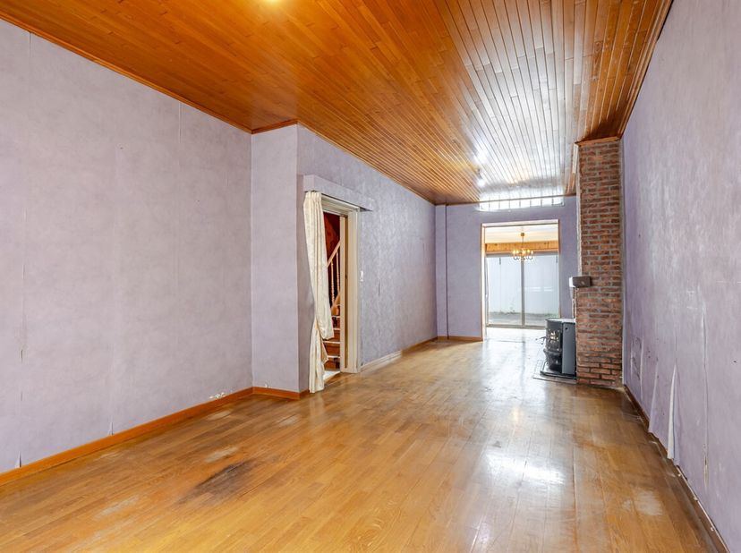 Te renoveren woning op toplocatie!<br />
Deze woning is gelegen in een rustige buurt, in het centrum van Gent, vlakbij handel, scholen en invalswegen.