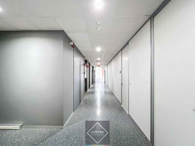 Bien professionnel à louer
                    à 8900 Ieper
