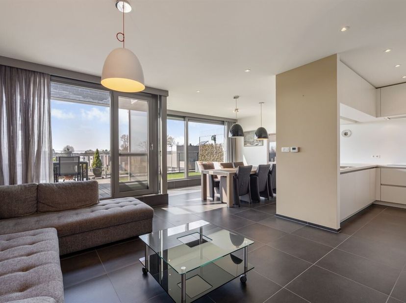 Présentation<br />
Découvrez cet appartement soigné et prêt à l'emploi, construit en 2014, où le confort contemporain et l'agencement pratique sont de