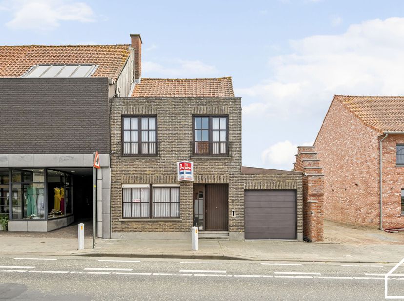 Charmante kloeke woning die deels gerenoveerd werd op een ruim perceel in Zonnebeke<br />
<br />
ONTDEK DE VASTGOEDVIDEO; https://youtube.com/embed/Cr