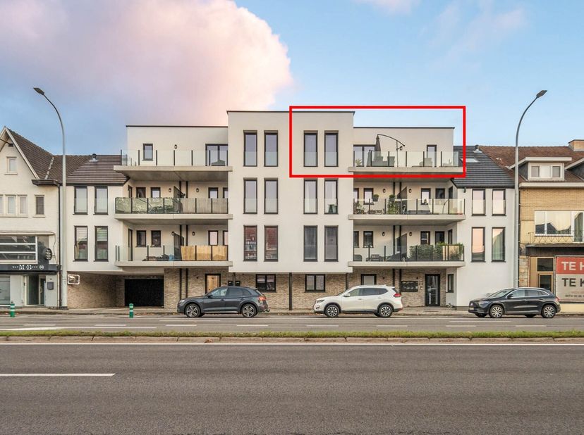 VERKOOP ONDER 2%* REGISTRATIERECHT (*onder voorwaarden), GEEN 21% BTW TE BETALEN!<br />
Recent, energiezuinig 3-slpk penthouse met ruim terras, op fie