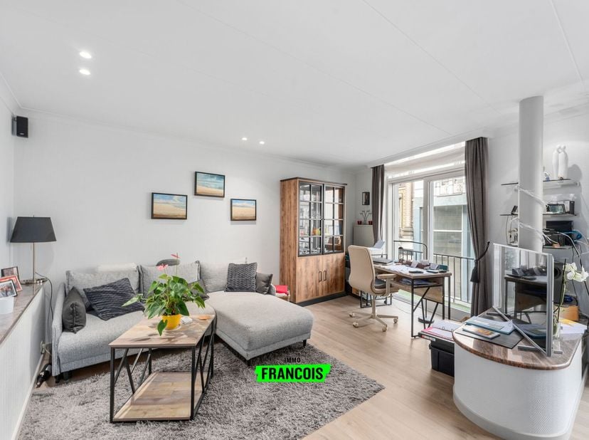 Au centre de Blankenberge se situe cette intéressante propriété à revenus composée de trois entités : un commerce en rez-de-chaussée et deux apparteme