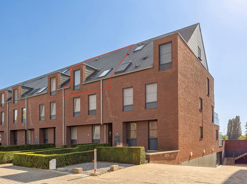 Herseltsesteenweg 32/5 - 3200 Aarschot<br />
<br />
Indeling:<br />
- inkomhal<br />
- afzonderlijke wasruimte<br />
- afzonderlijke wc<br />
- lichtr