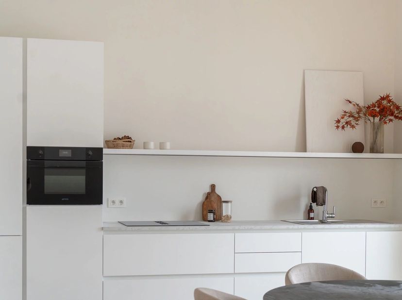 Victoire Junot stelt u dit gloednieuwe appartement met twee slaapkamers voor, voorzien van een prachtig terras aan de achterzijde en gelegen op de eer