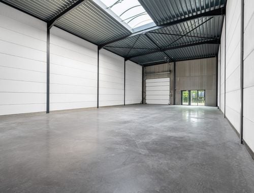                                         Entrepôt à vendre à Dadizele, € 324.300
