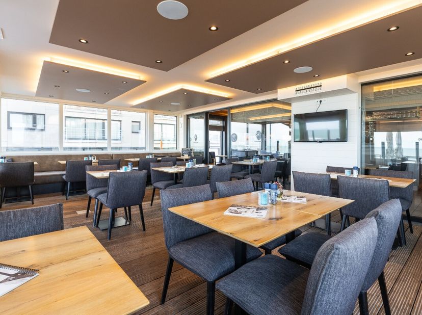 Te koop: unieke horecazaak met bewezen omzetcijfers op topligging aan de Zeedijk in Middelkerke. Restaurant Deauville is sinds de jaren 90 een gevesti