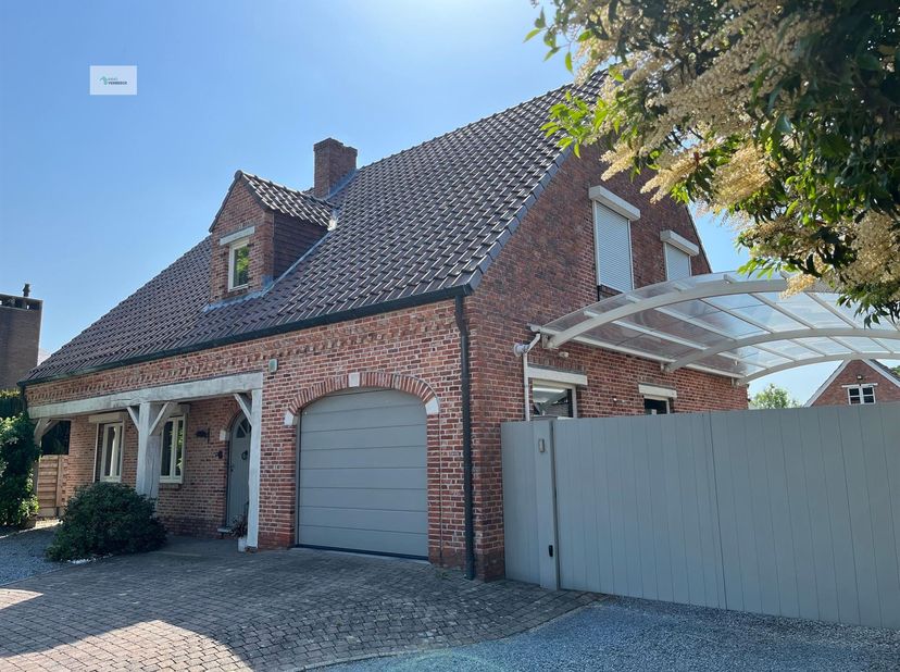 Maison à vendre
                    à 2400 Mol