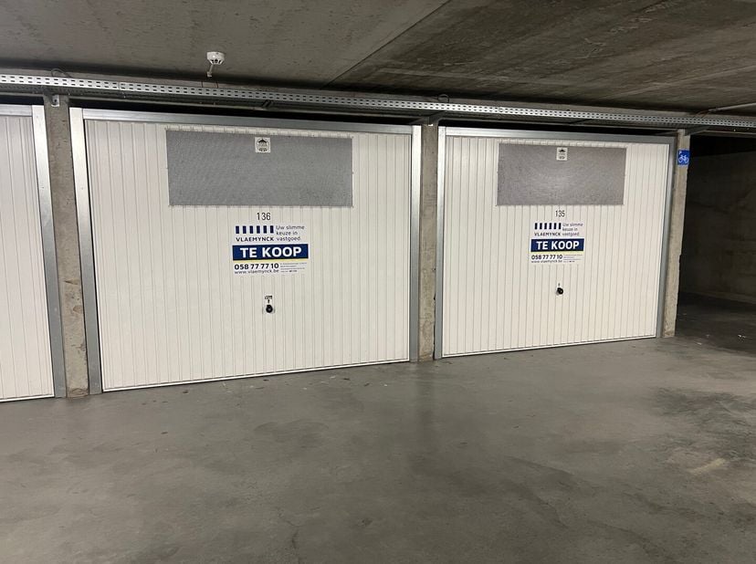 In het ondergronds complex Waterfront gelegen aan de jachthaven, op wandelafstand van een tramhalte en meerdere supermarkten en in de nabijheid van he