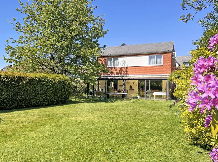 Dans un agréable quartier à Rixensart, l’agence Propriété Privée vous propose ce nouveau bien de deux cents mètres carrés. <br />
Une maison au look s