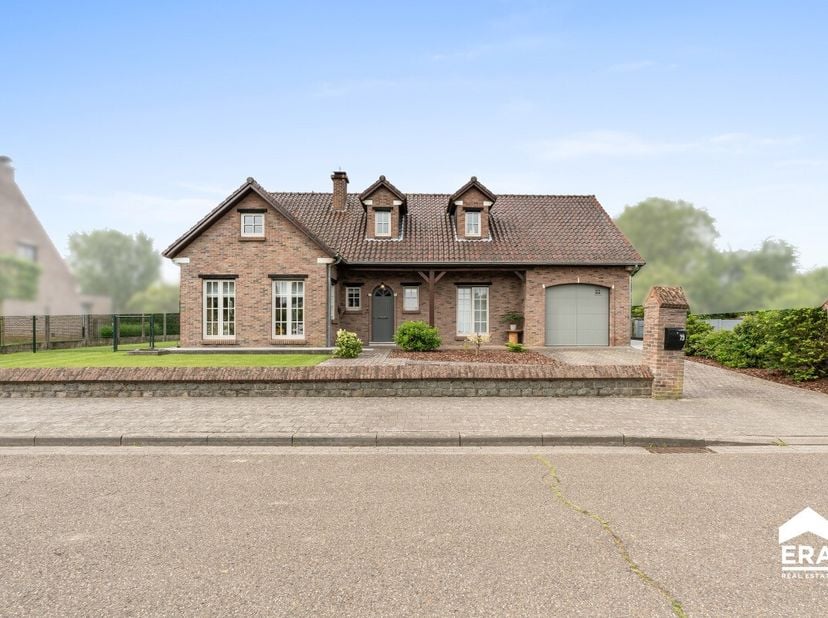 Te koop: ruime open bebouwing in Potstraat, Tienen, rustig gelegen en toch vlot bereikbaar via de nabijgelegen E40. Deze woning uit 1987 biedt een com