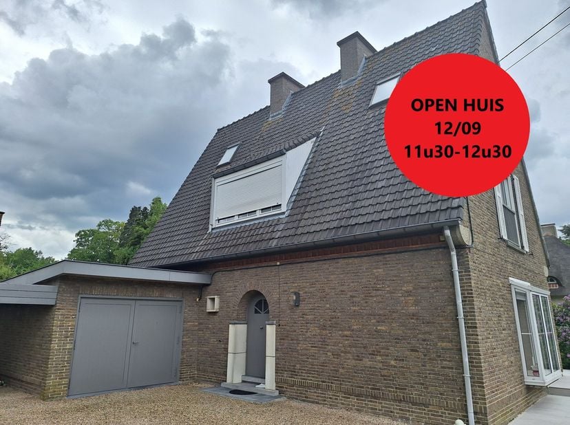 OPEN HUIS ZATERDAG 12/09 van 11.30u tot 12.30u.<br />
Op een centrale ligging in De Pinte bevindt zich deze charmante en verrassend ruime familiewonin