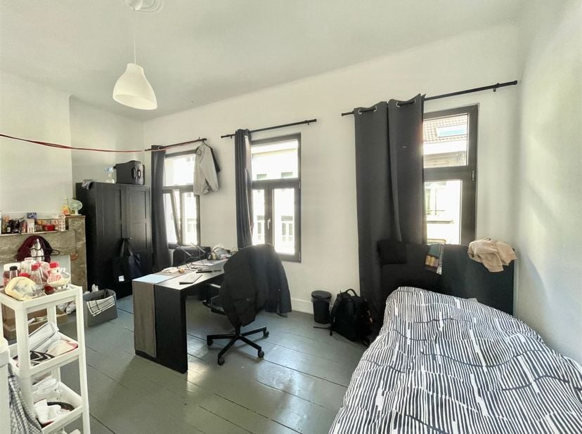 ENKEL STUDENTEN - STUDENTS ONLY (VOOR BEZICHTIGING BEL +32 384 14 14)<br />
<br />
Deze studentenkamer is centraal gelegen in Antwerpen. De kamer is