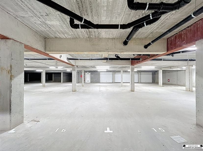Parking souterrain dans le projet Goorbos<br />
Ces places de parking sont situées sous le nouveau projet Goorbos.<br />
L'entrée se fait par l'Oude B