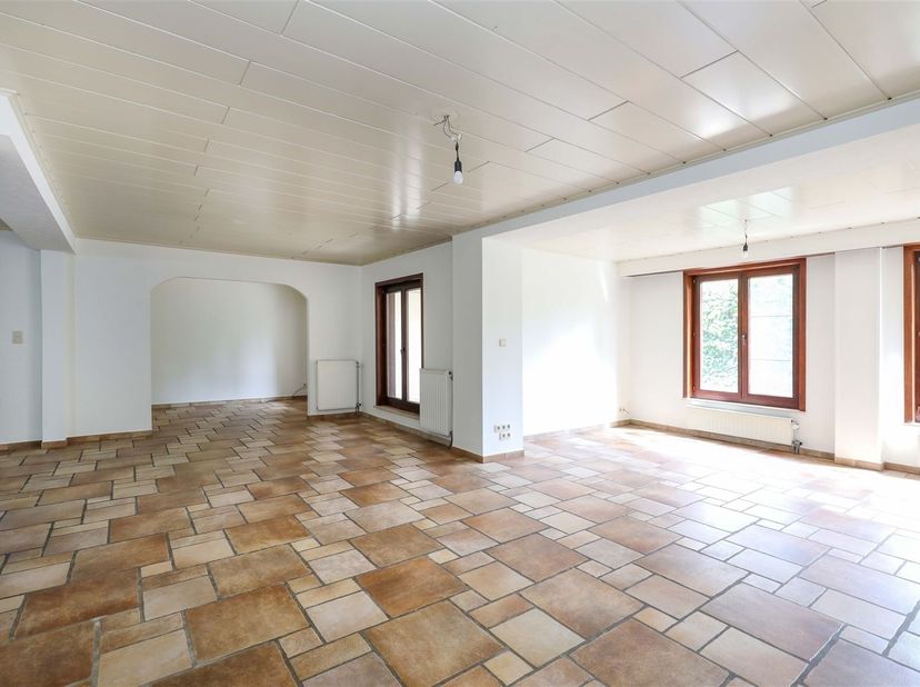 Uniek pand bestaand uit ruime gelijkvloerse woning en bovenliggende handelsruimte (met 2 afzonderlijke huisnummers) te Bolderberg<br />
 <br />
Ligg
