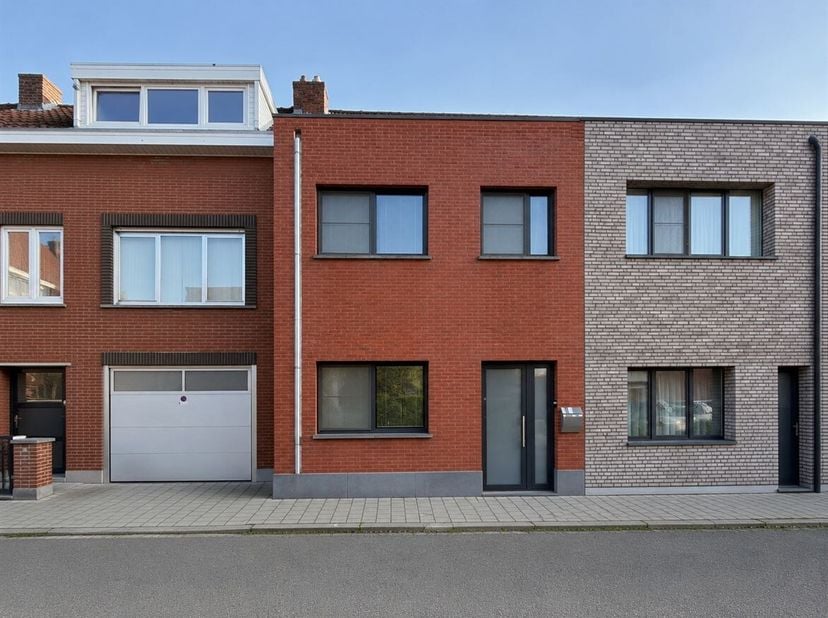 Maison économe en énergie avec jardin à Ekeren<br />
Situation :<br />
La propriété est située à Ekeren, à la frontière avec Brasschaat et Merksem. To