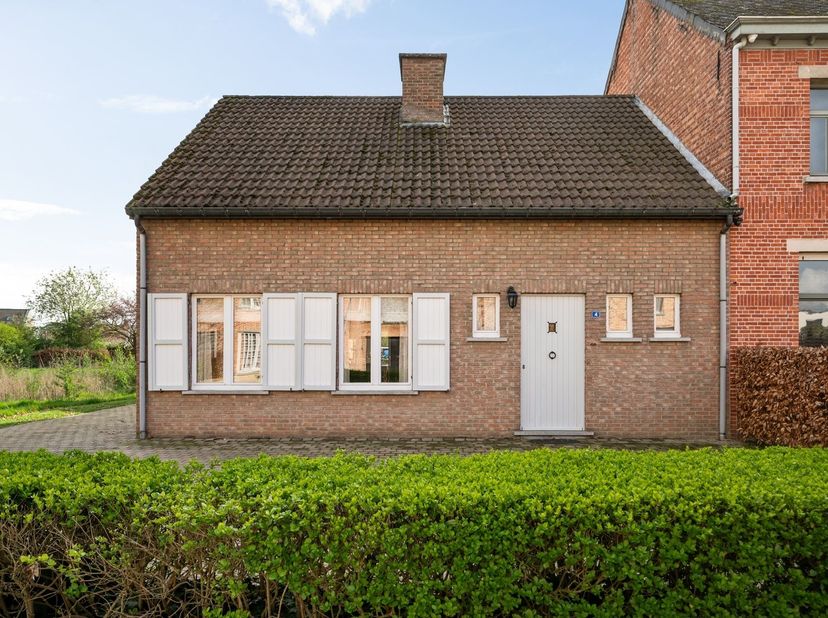 Gedeeltelijk gemoderniseerde 3 slpk-woning op een perceel van 964m²<br />
<br />
Deze woning dateert van 1989 en heeft over de jaren heen enkele ren
