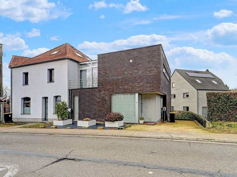À vendre : spacieuse maison semi-ouverte à Oud-Heverlee, située dans un environnement vert et rural, à proximité de la gare, dun magasin, dun distribu