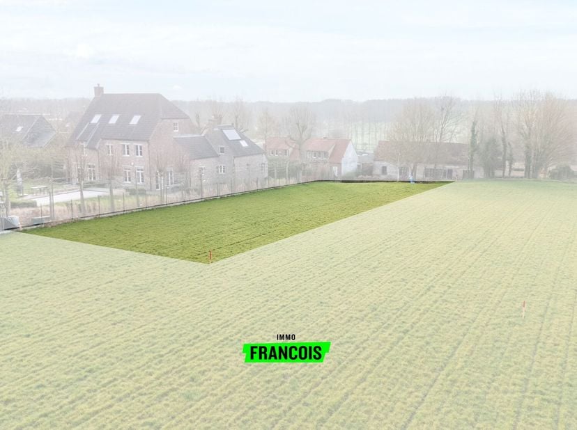 In de Paddestraat in Velzeke, een charmante en landelijke deelgemeente van Zottegem, bevindt zich deze prachtig gelegen bouwgrond van 914 m². De liggi